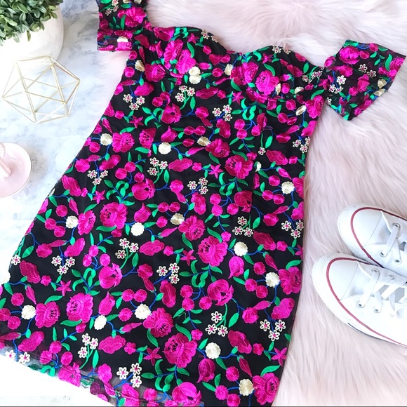 NWOT Missguided Embroidered Bardot Dress Size 4 - Picture 3 of 6